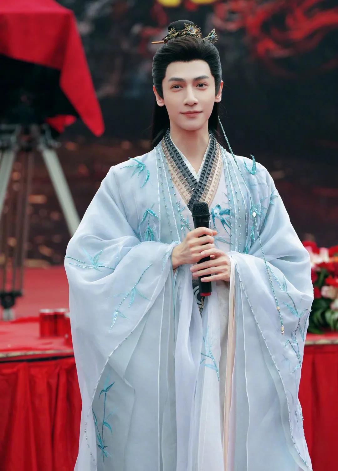 四个男主不如一个女主！陈都灵新剧开机，一人带飞全剧组