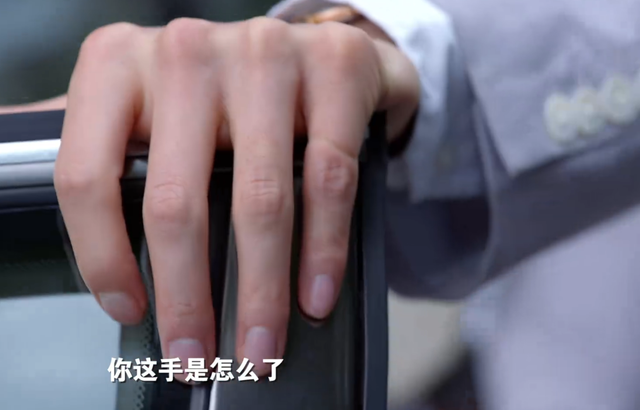 《淬火年代》：一根断小拇手指，换得一丝生机，柳钧初尝人间险恶