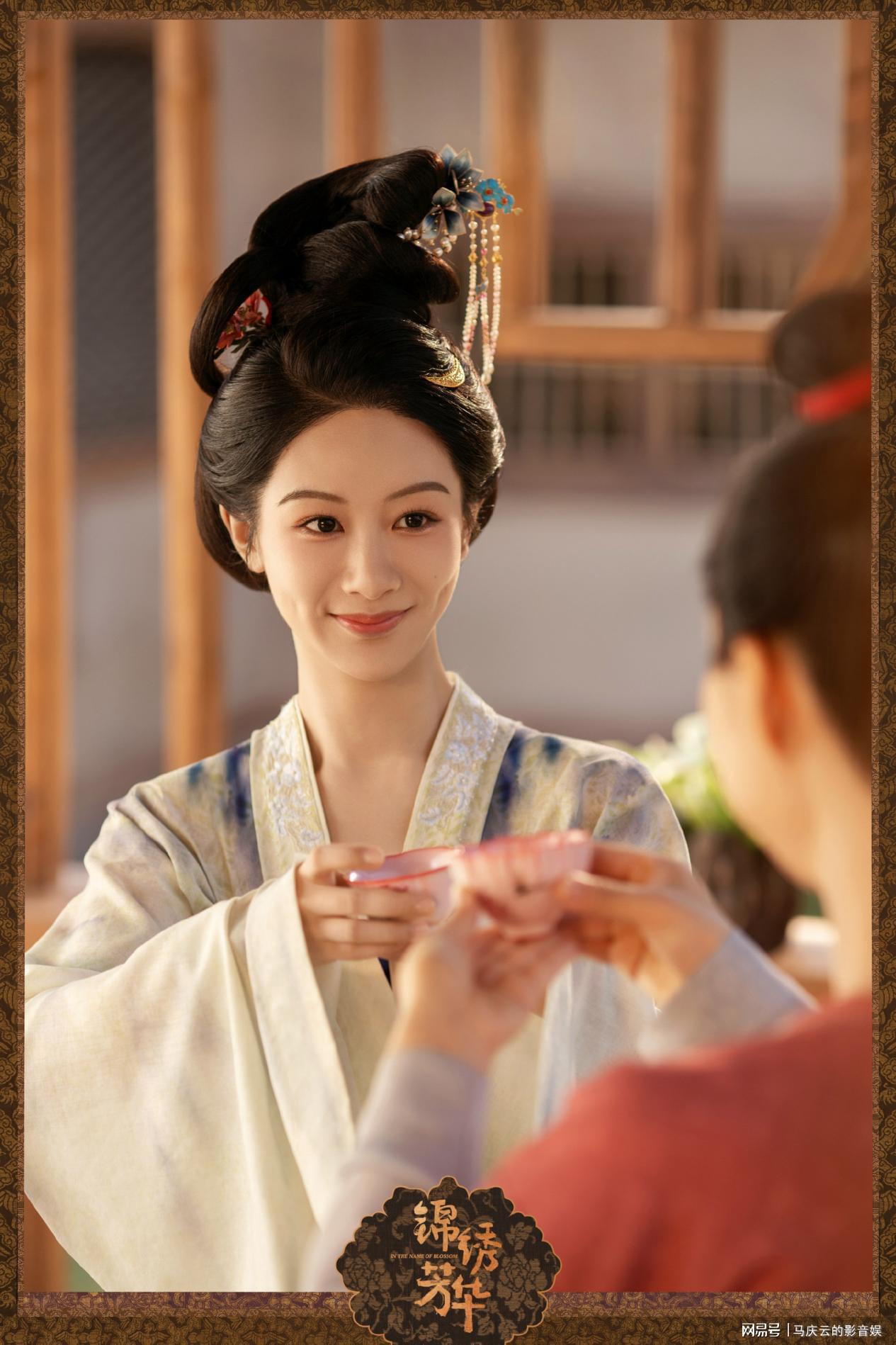《锦绣芳华》定档湖南卫视，杨紫李现主演，暑期爆款锁定，真养眼