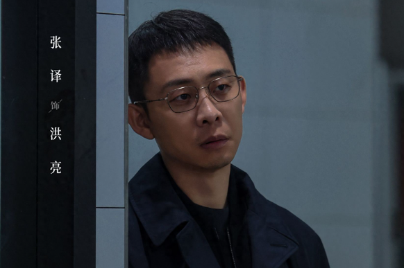 《以法之名》直到被停职调查，洪亮才发现，身边竟藏有5个内鬼