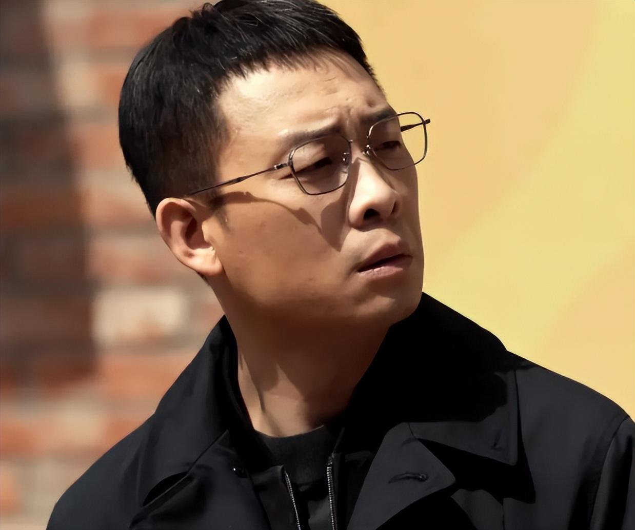 又杀出一部狠剧，影帝领衔，终于有跟以法之名一较高下的悬疑剧