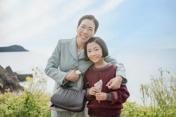 从《苦尽柑来遇见你》到《明亮的夜晚》：她们结为彼此的光