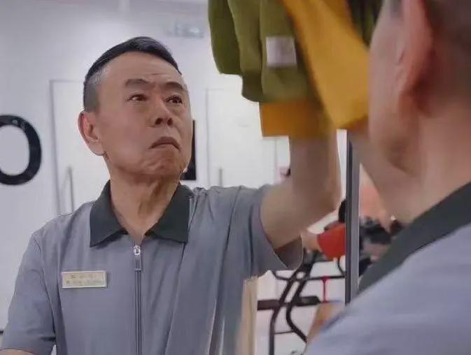 68岁潘长江出演首部短剧，与《甄嬛传》“端妃”上演一见钟情黄昏恋