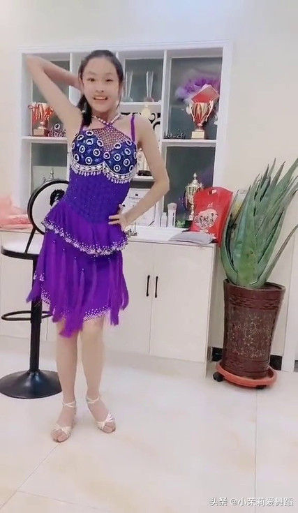 小美女跳舞系列9922
